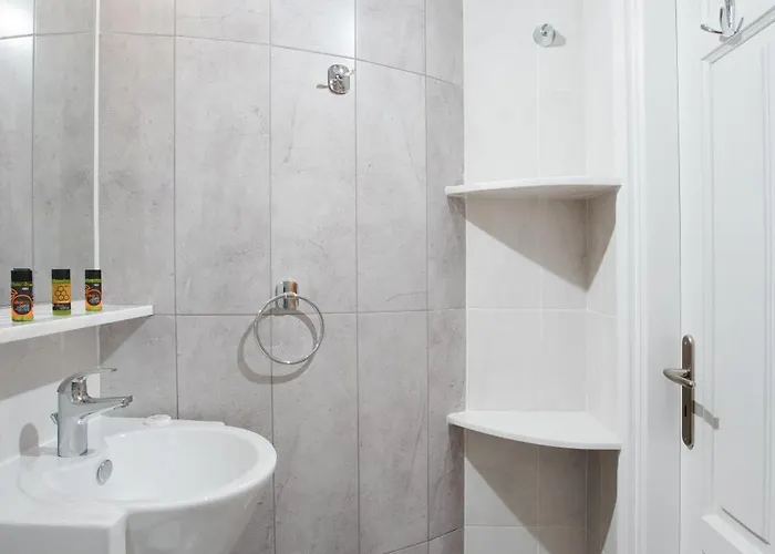 Omorfi Poli 3* Anabolu