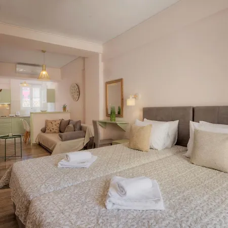 Omorfi Poli 3* נאפפליו