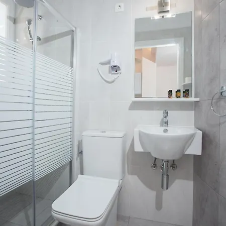 Omorfi Poli מלון דירות נאפפליו