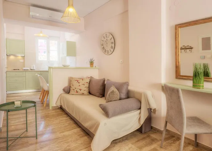 Omorfi Poli Апарт-отель Нафплион