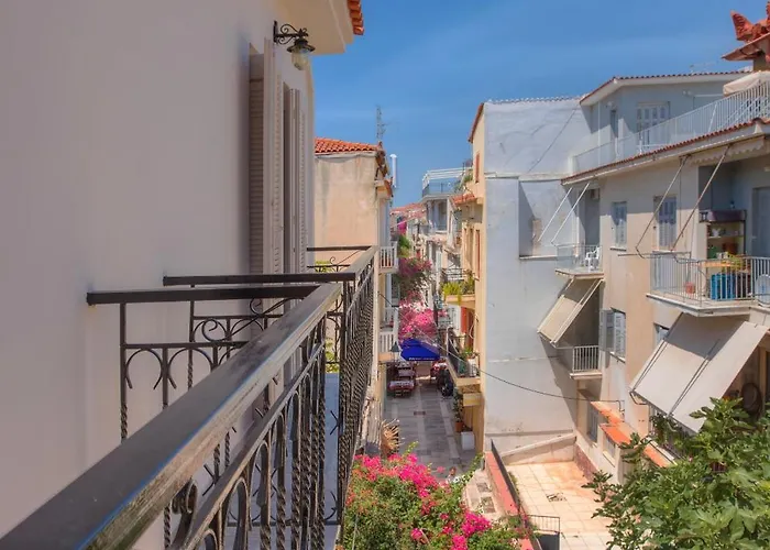 Omorfi Poli 3* Nafplio