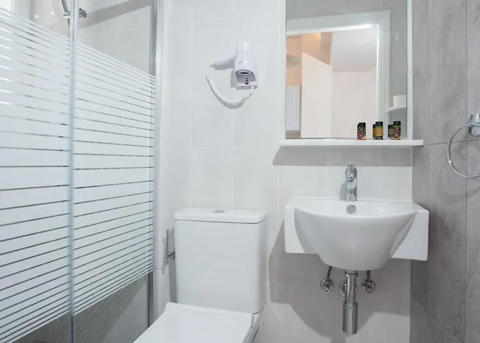 Omorfi Poli Апарт-отель Нафплион