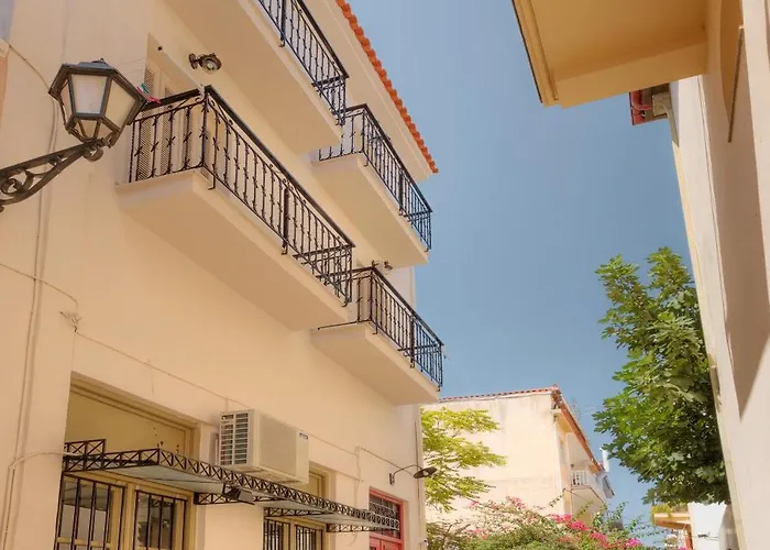 Апарт-отель Omorfi Poli Нафплион