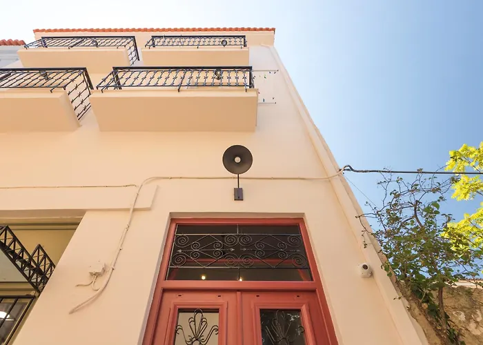 Omorfi Poli Nafplio